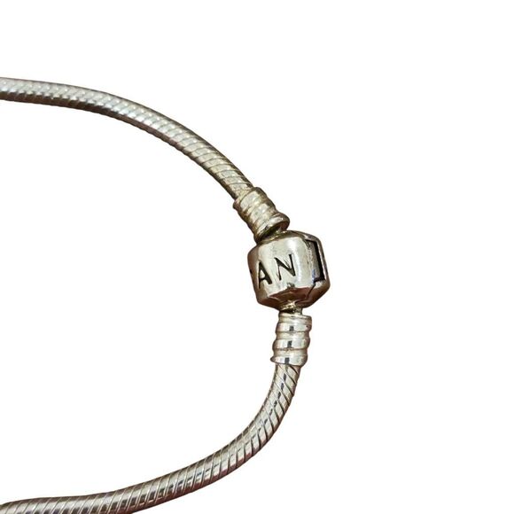 Pandora Sterling Silver Large 8" Bracelet with #1 Mom Heart Charm never worn - Picture 5 of 15